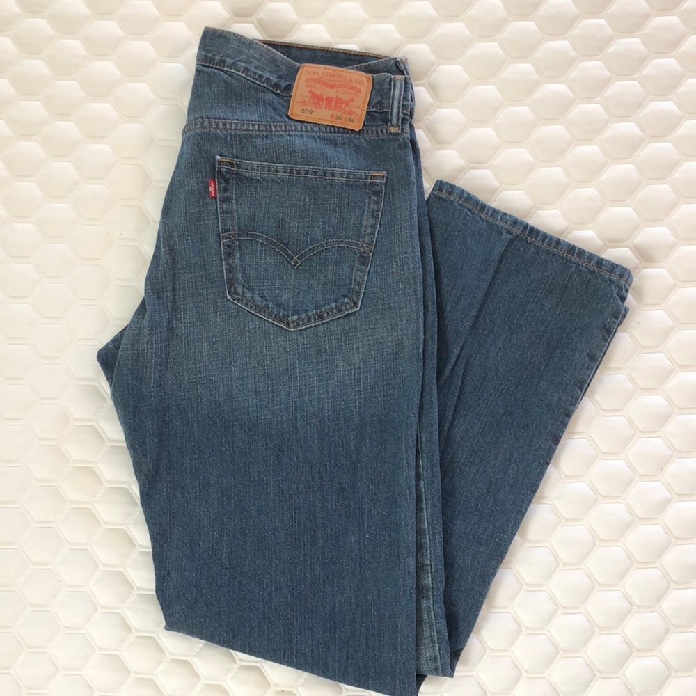 LIKE NEW! Levi Jeans